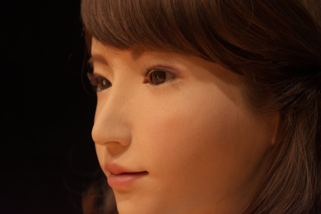 האנדרואיד האוטונומי "אריקה" (ERICA: JST ERATO ISHIGURO Symbiotic Human-Robot Interaction Project)